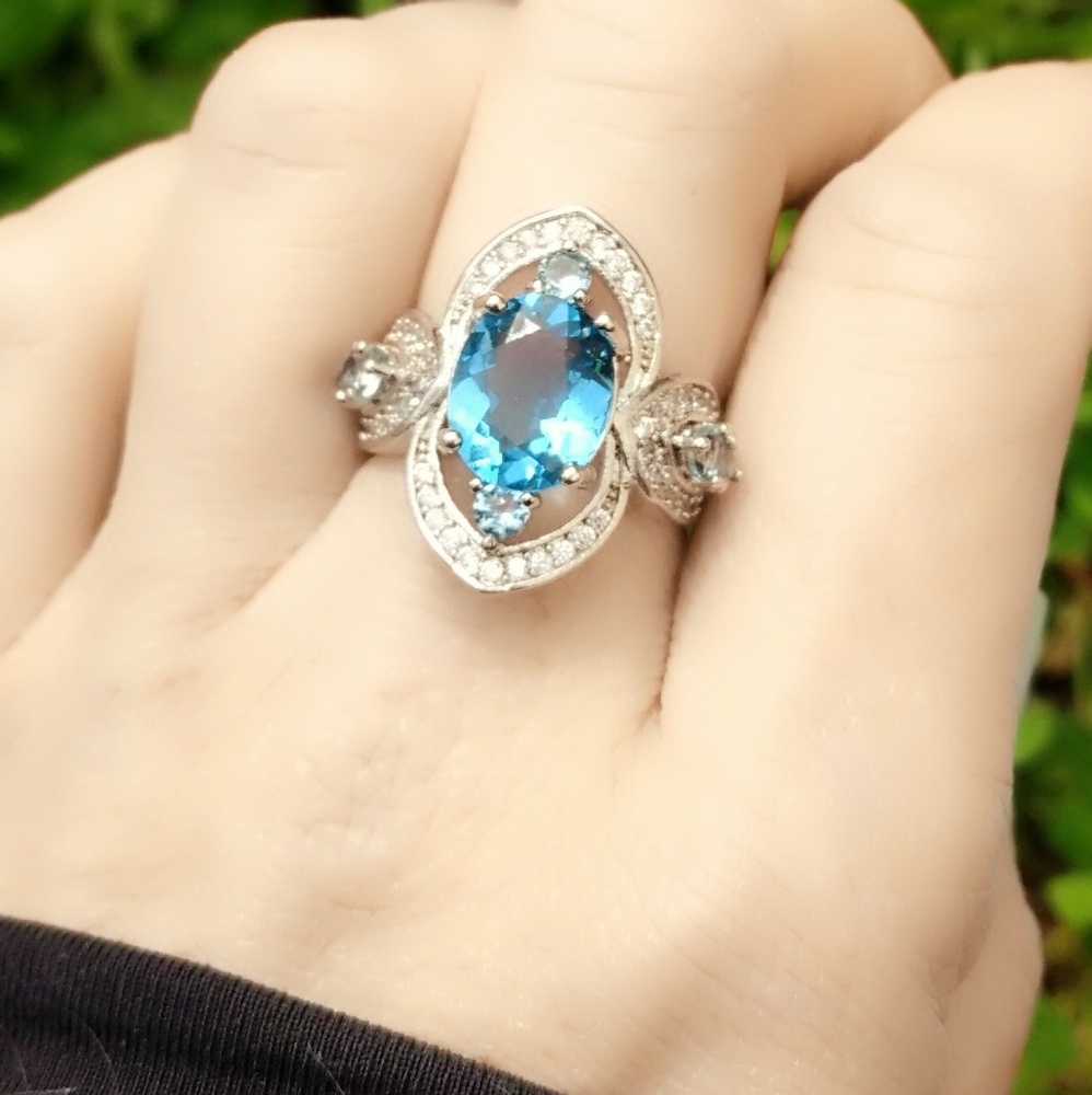 Vintage Blue Topaz Ring set in Sterling Silver- Size 7.5 - Picture 2 of 7
